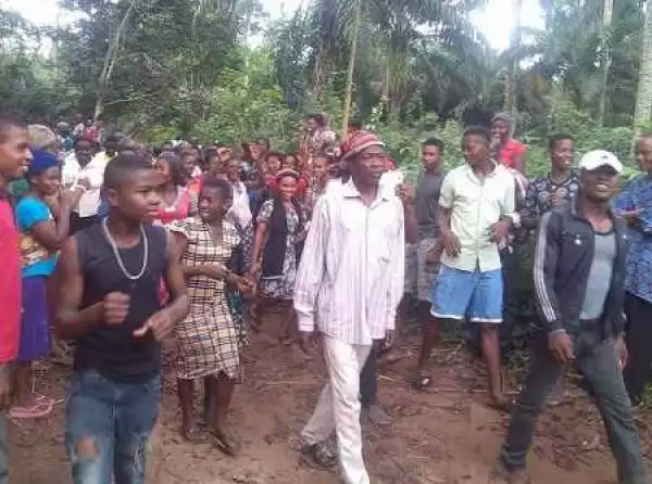 Drama as Village Chief Priest Runs for His Life After Youths Destroy His Evil Forest in Imo (Photos)